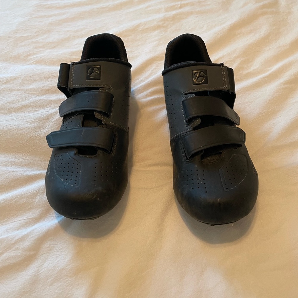 Bontrager cycling shoes. Size 42. Good condition. Black and grey.